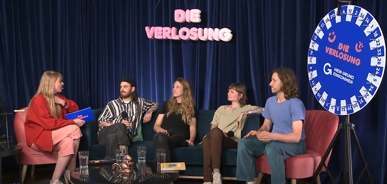 Ann-Sophie Henne bei der Verlosung von Mein Grundeinkommen 2024